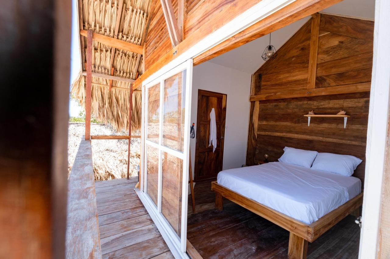 Santa Lova Eco-Hostel Isla Tintipan Tintipan Island エクステリア 写真