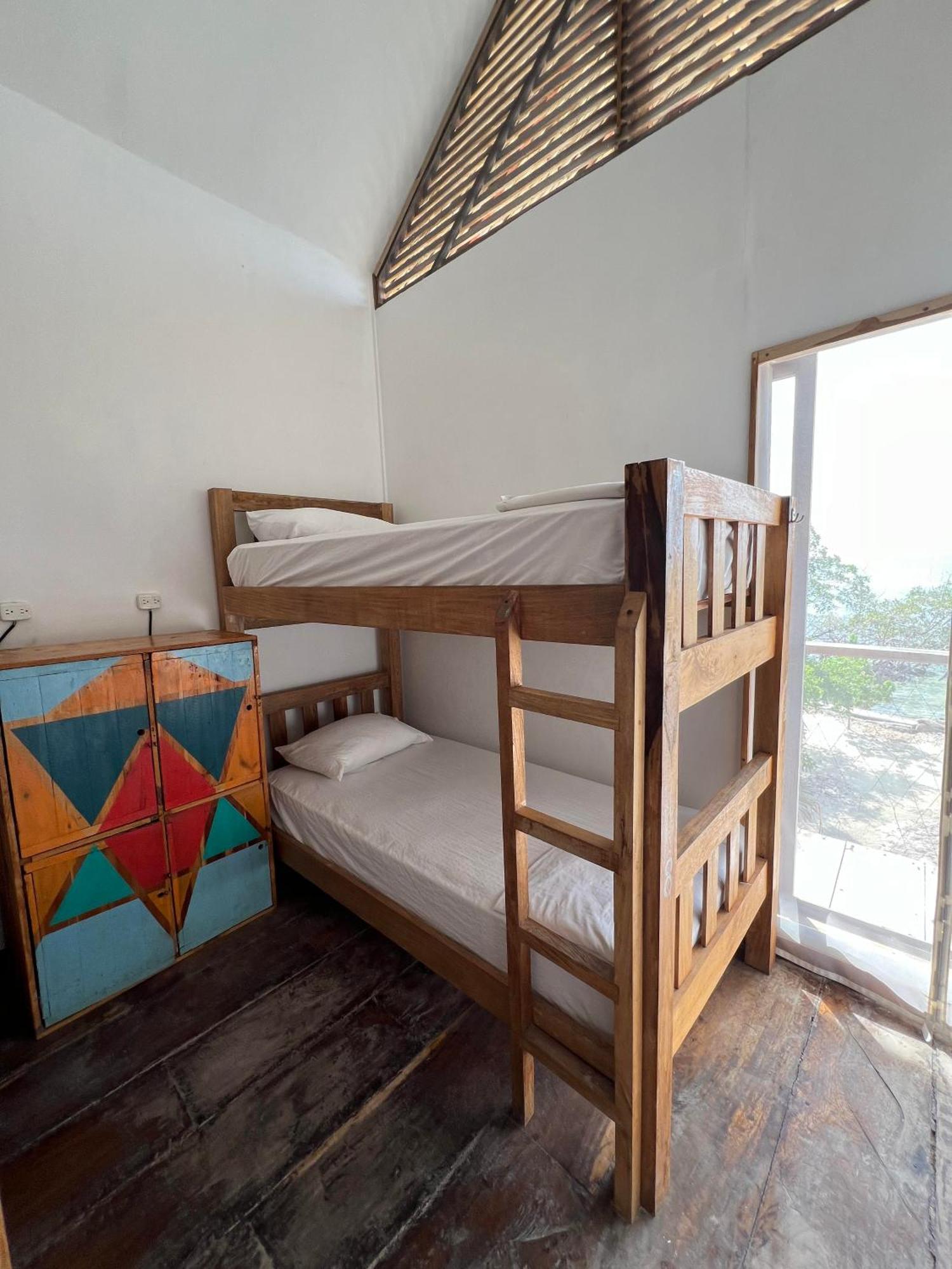 Santa Lova Eco-Hostel Isla Tintipan Tintipan Island エクステリア 写真